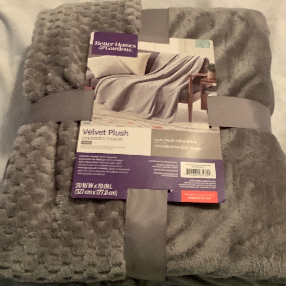 Better homes and gardens velvet plush oversized throw